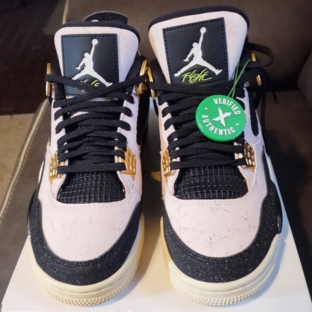 Women's Jordan 4 Retro Silt Red, ** NEVER WORN***